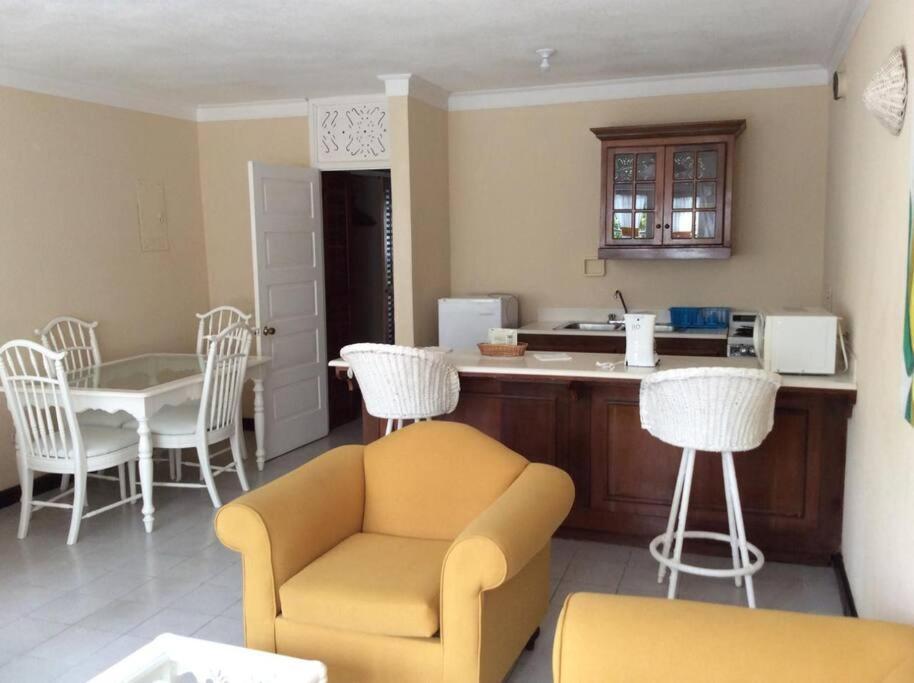 Lush Tropical Apartment Located In A 4-Star Resort Runaway Bay Exterior foto